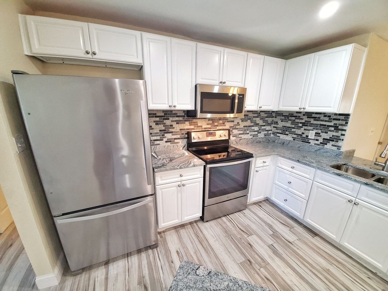 2661 Columbus Way S - Photo 5 of 34