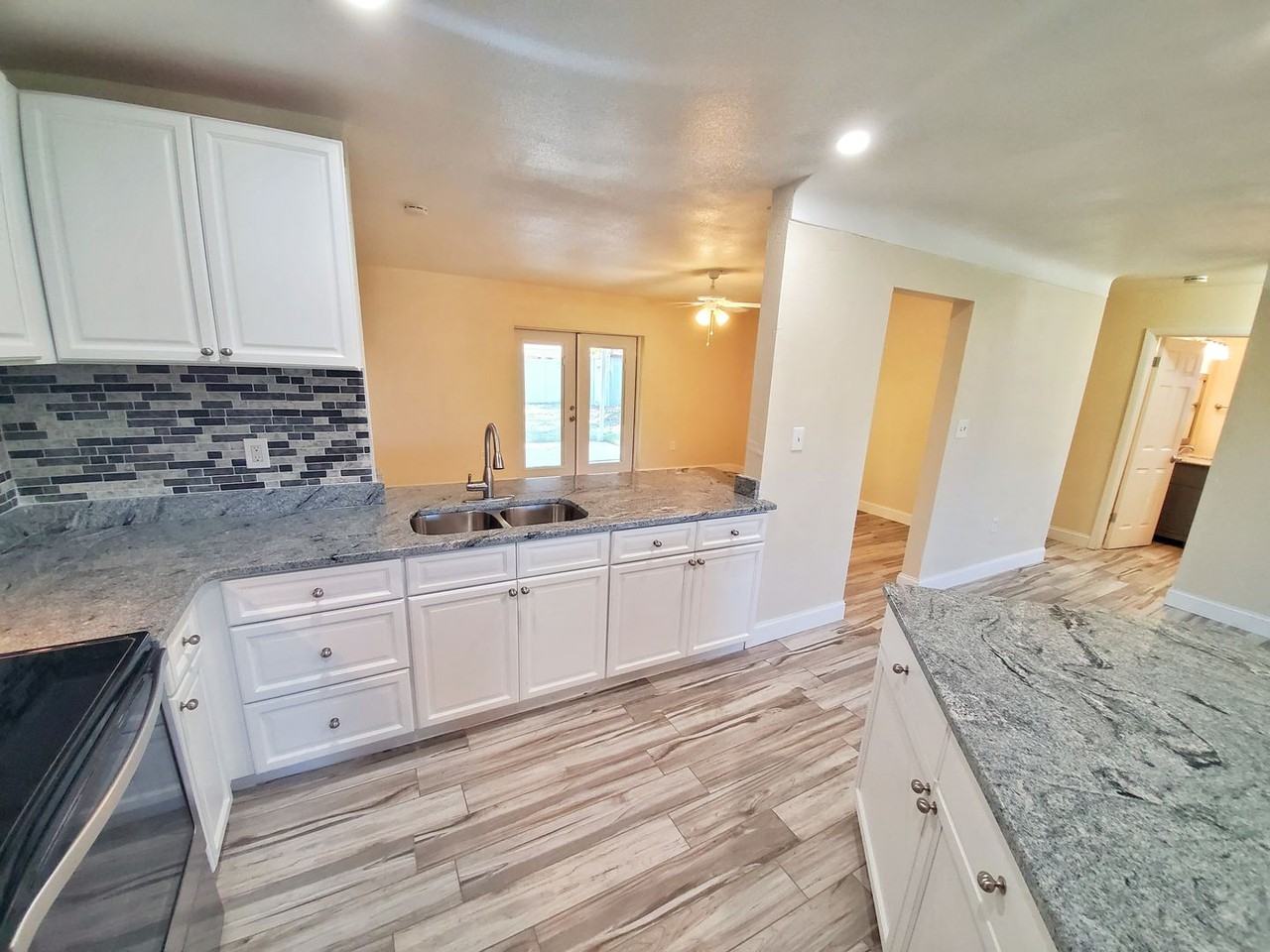 2661 Columbus Way S - Photo 6 of 34