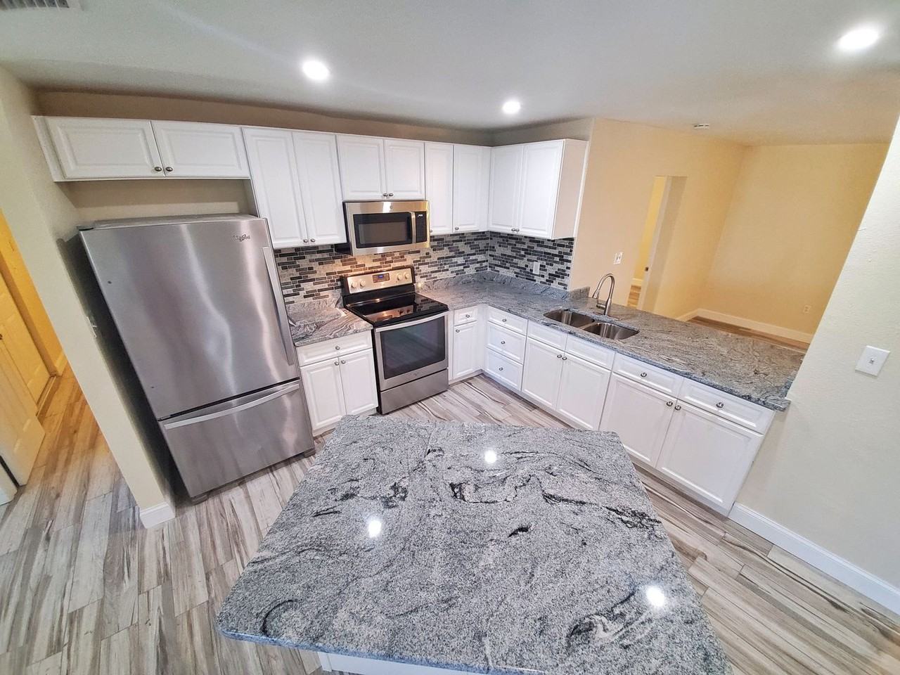 2661 Columbus Way S - Photo 7 of 34