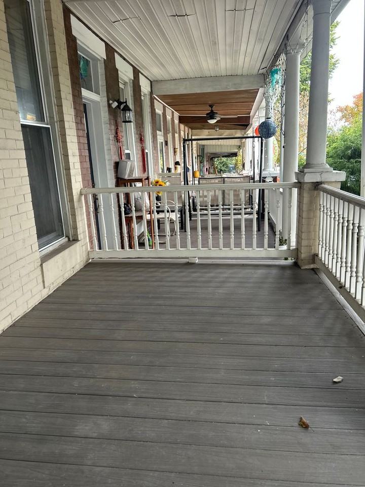 816 W 37th St - Photo 2 of 38