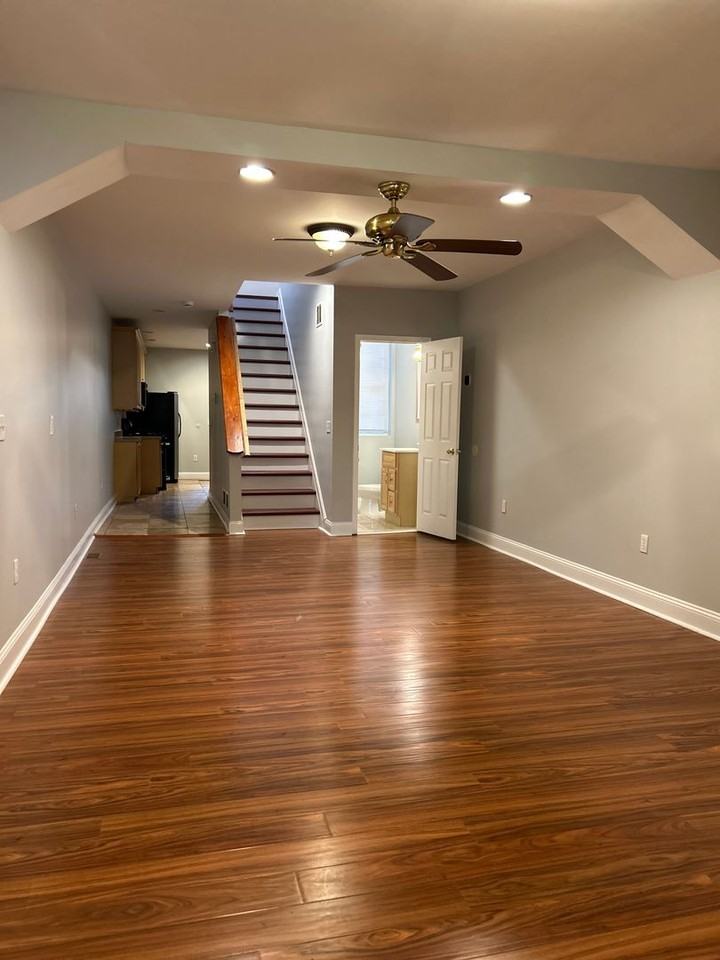 816 W 37th St - Photo 3 of 38