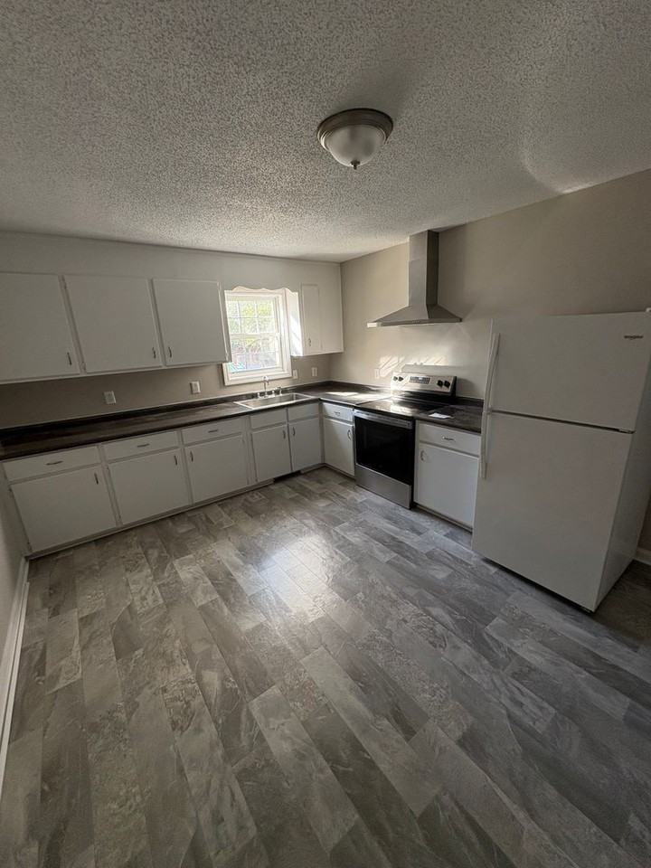 106 Bruce St - Photo 2 of 10