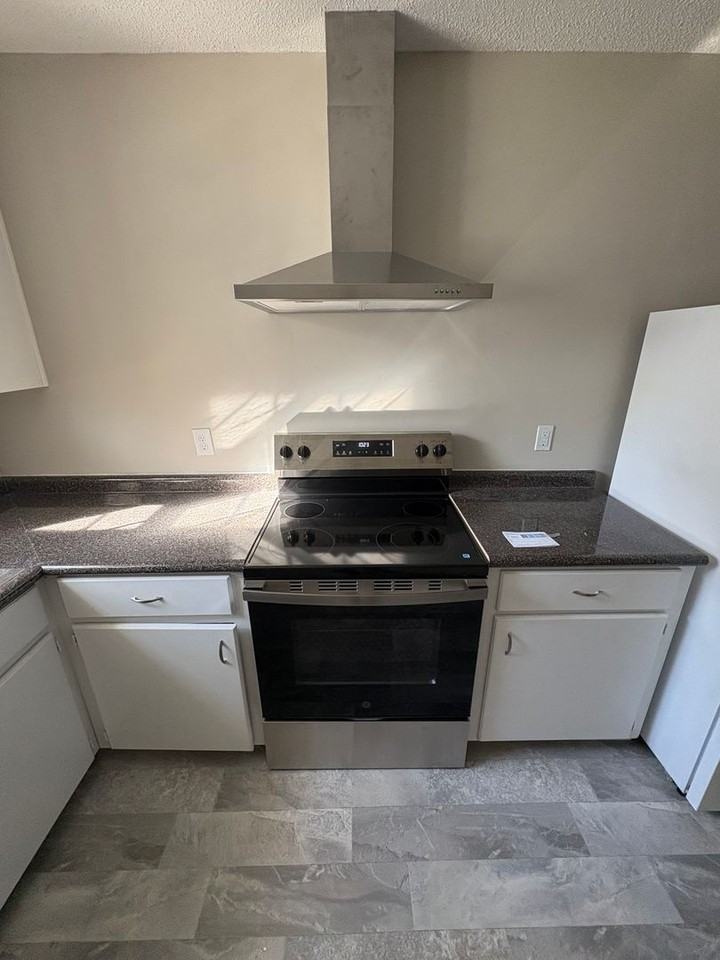 106 Bruce St - Photo 3 of 10