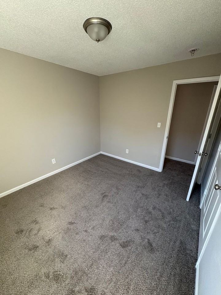 106 Bruce St - Photo 6 of 10