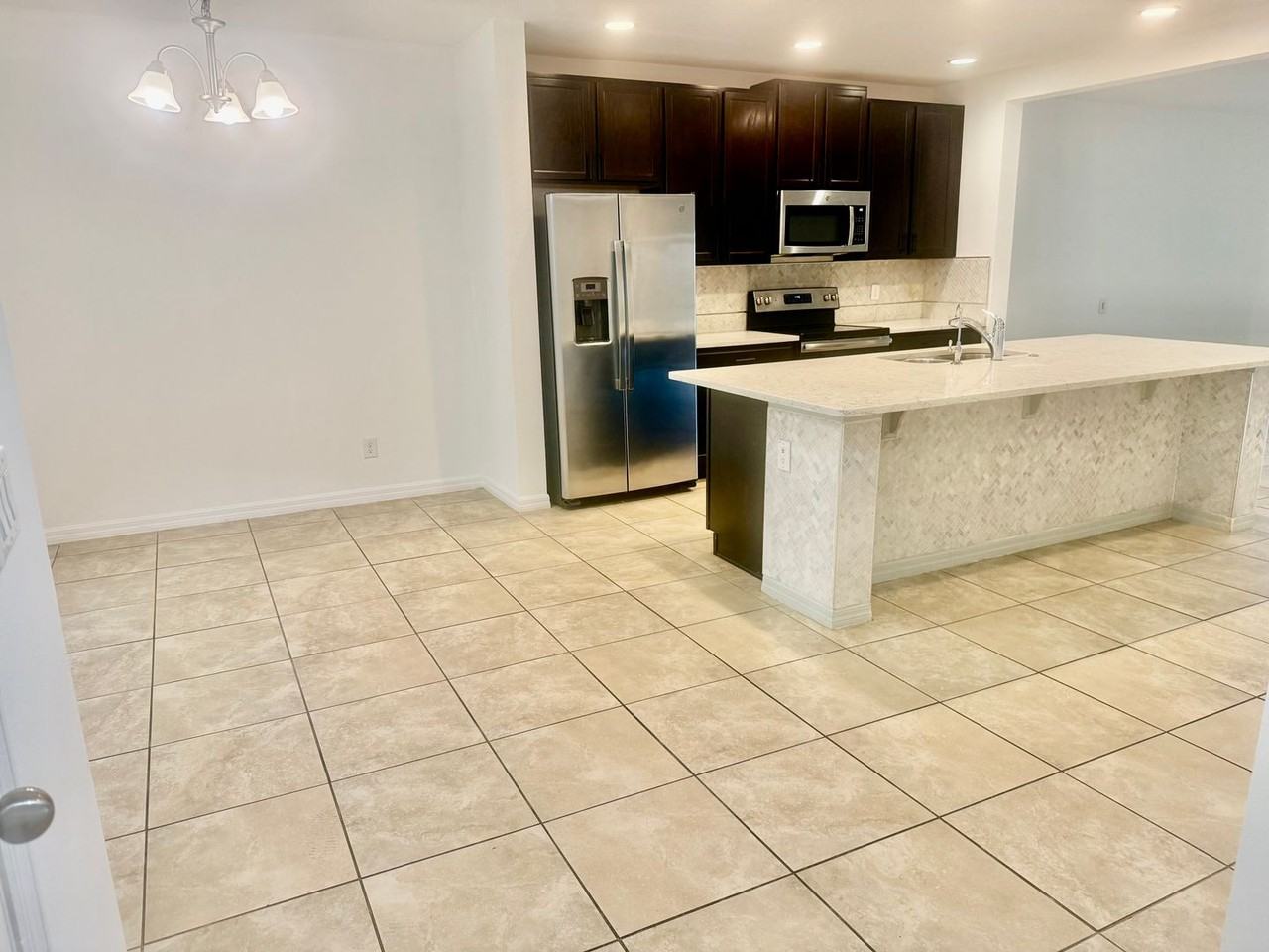 251 Annabelle Way - Photo 7 of 34