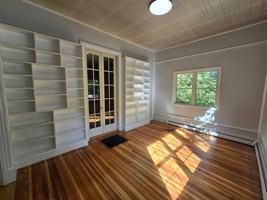 featured image of 15 Carr Ln
