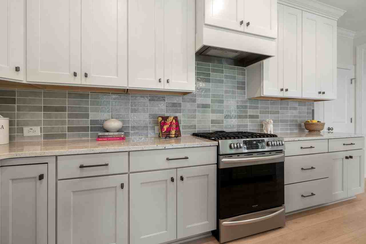 210 Monteith Dr - Photo 5 of 50