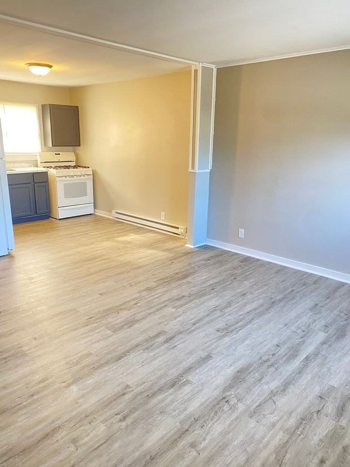 415 N Sheldon St - Photo 3 of 7