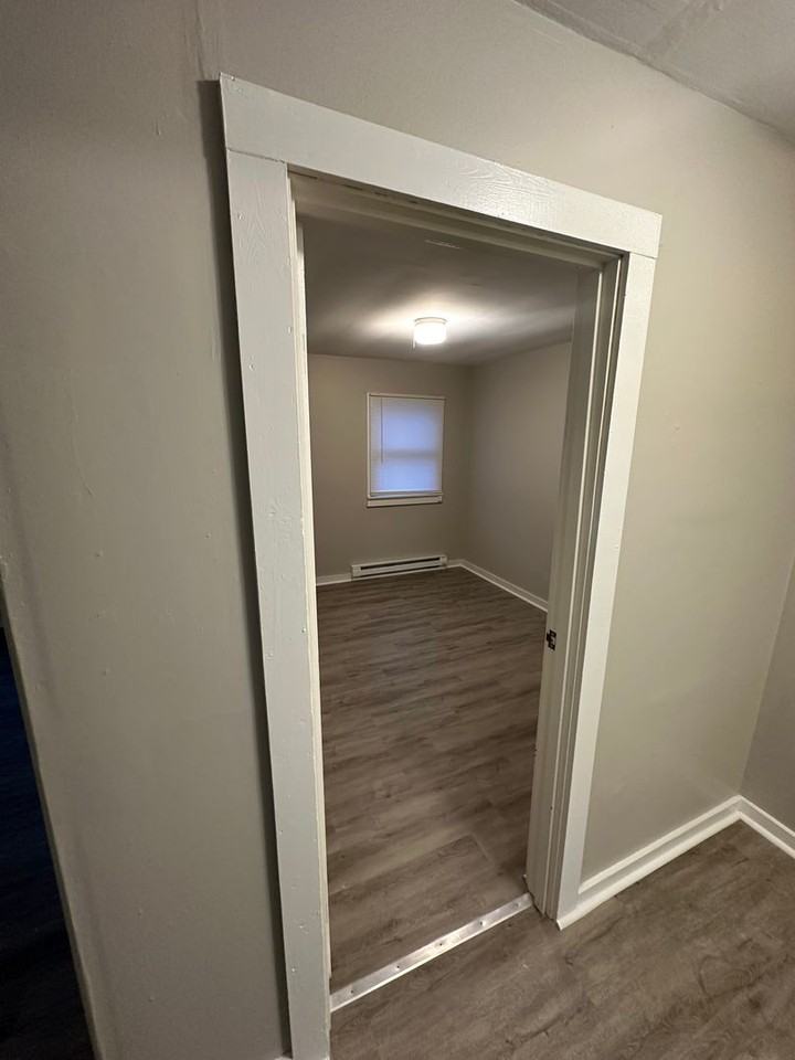 415 N Sheldon St - Photo 5 of 7