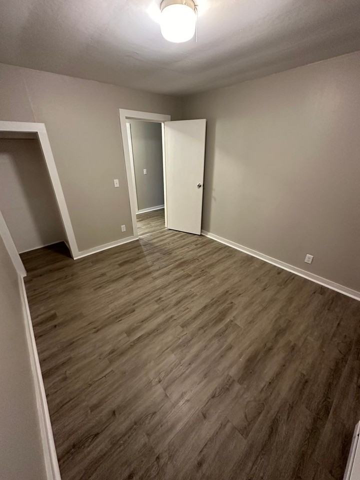415 N Sheldon St - Photo 6 of 7