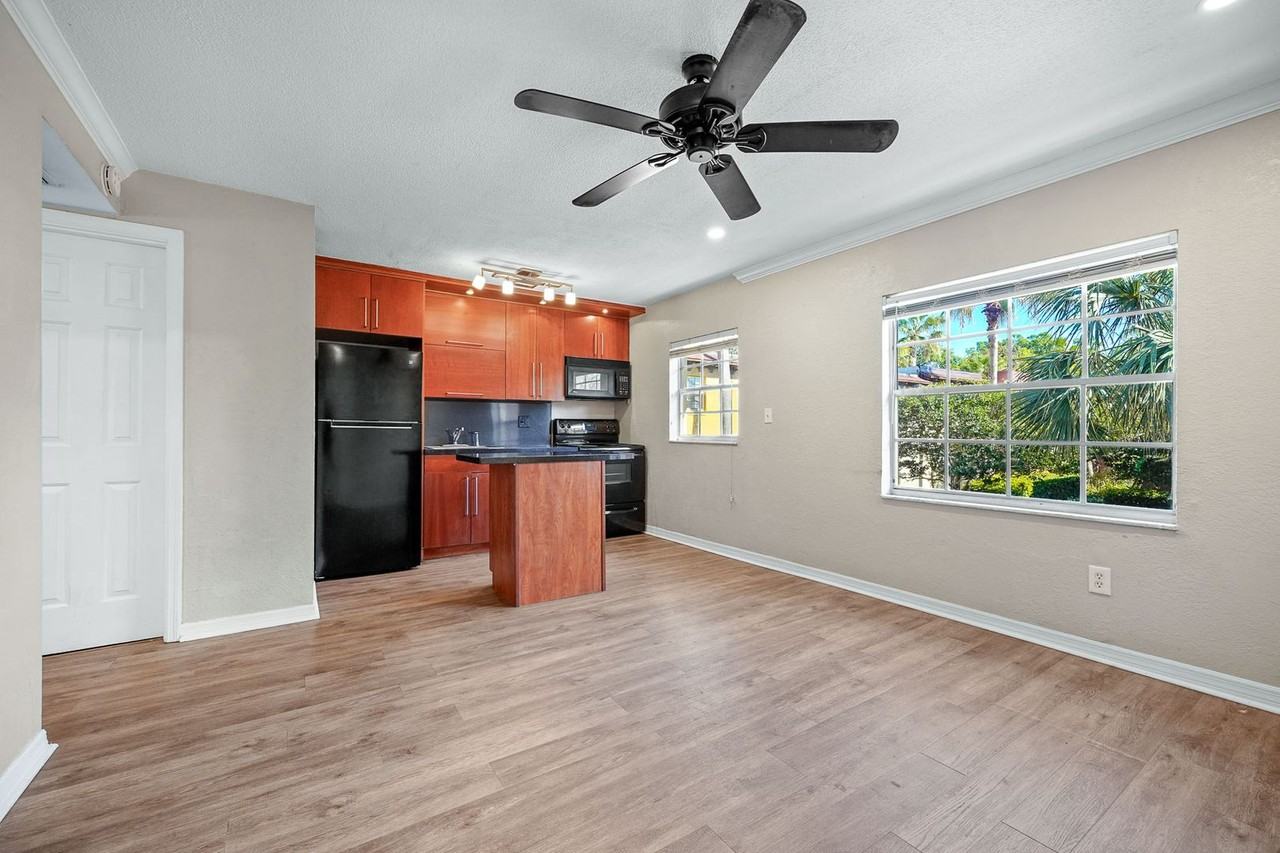 1529 Catherine St #31 - Photo 4 of 15