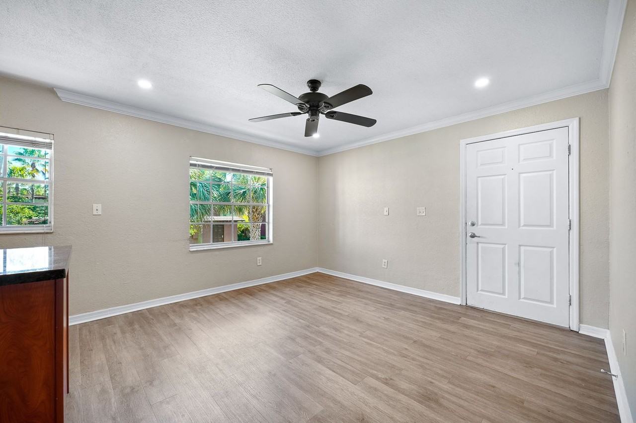 1529 Catherine St #31 - Photo 5 of 15