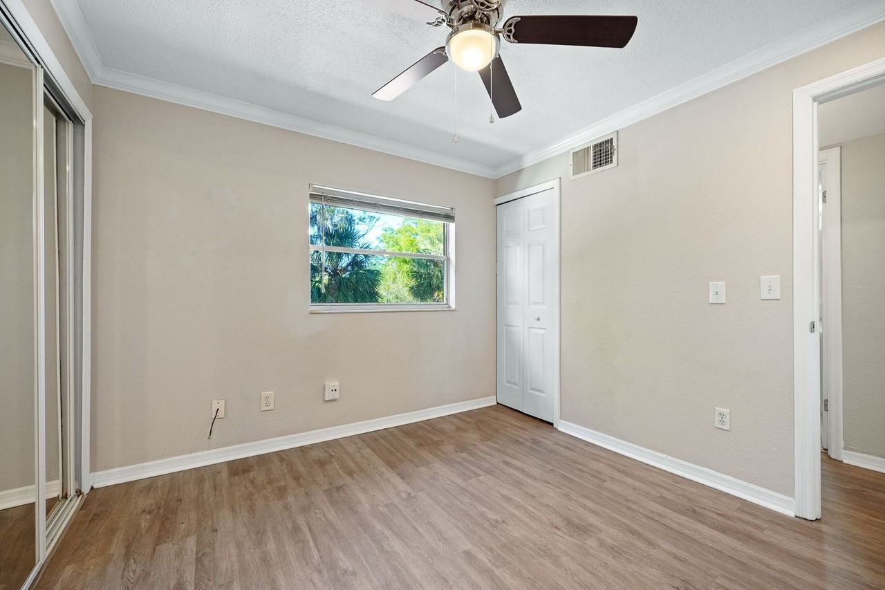 1529 Catherine St #31 - Photo 6 of 15
