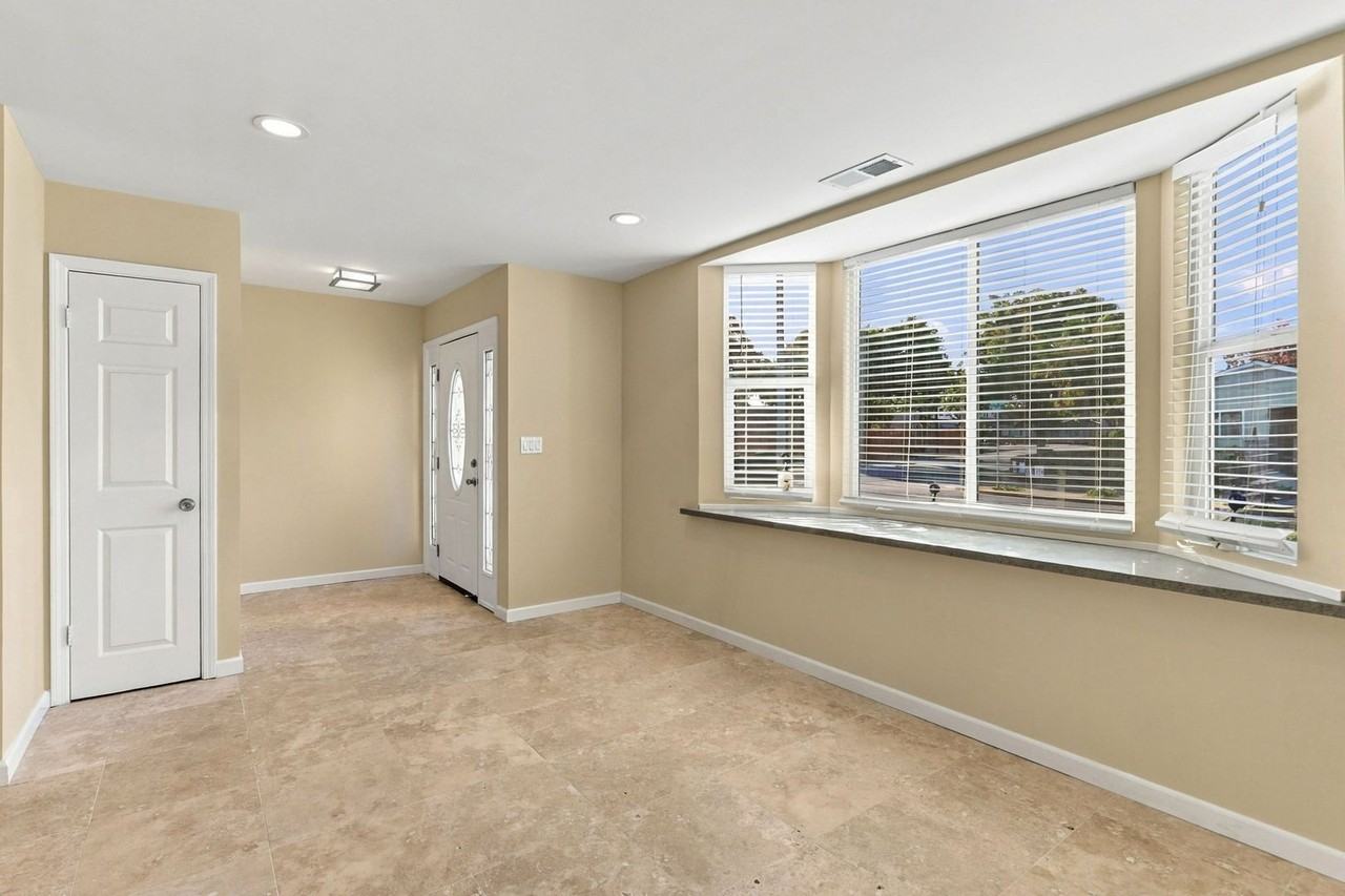 927 Iris Ave - Photo 6 of 50