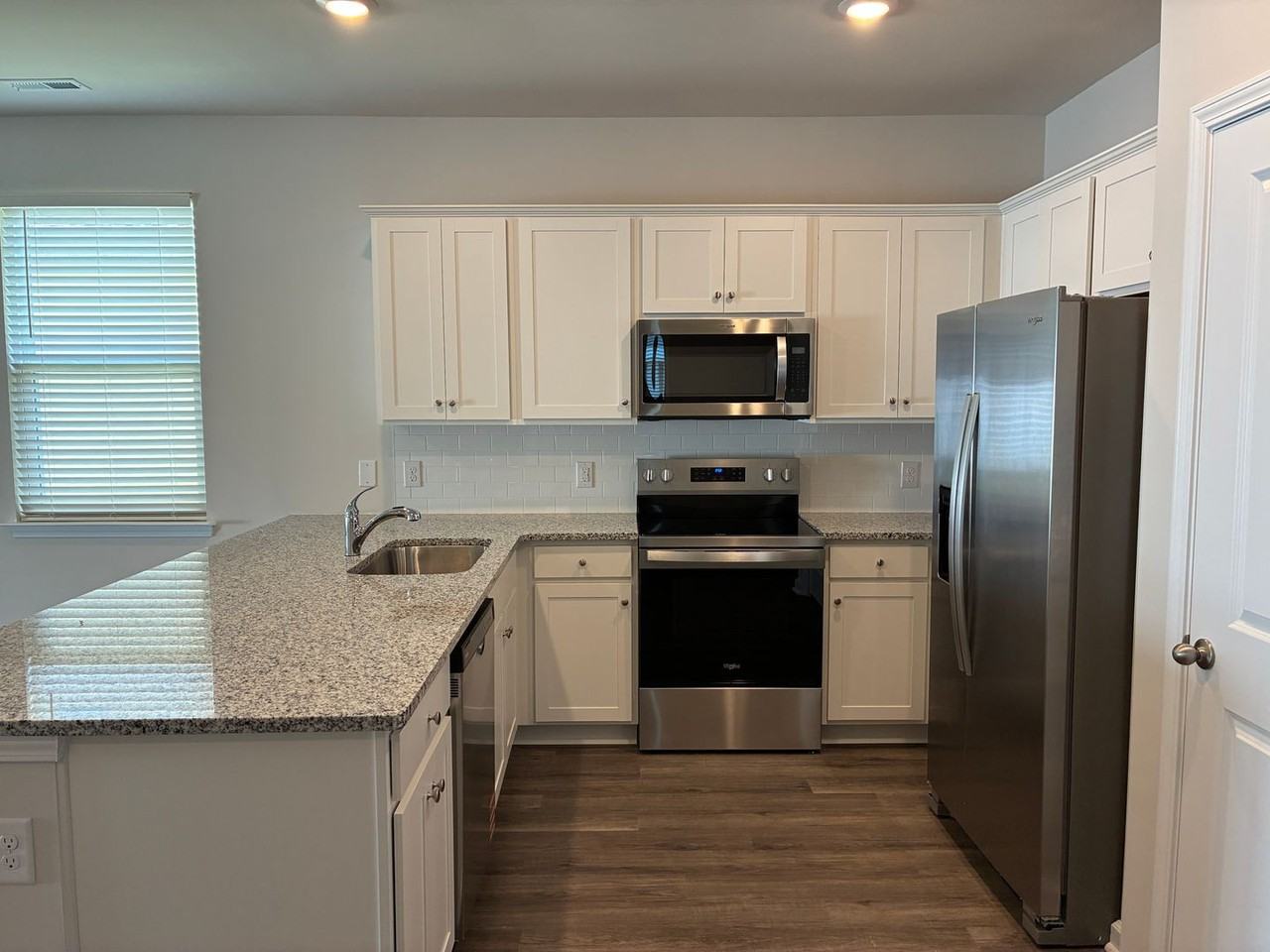 3019 Tasso Dr - Photo 4 of 34