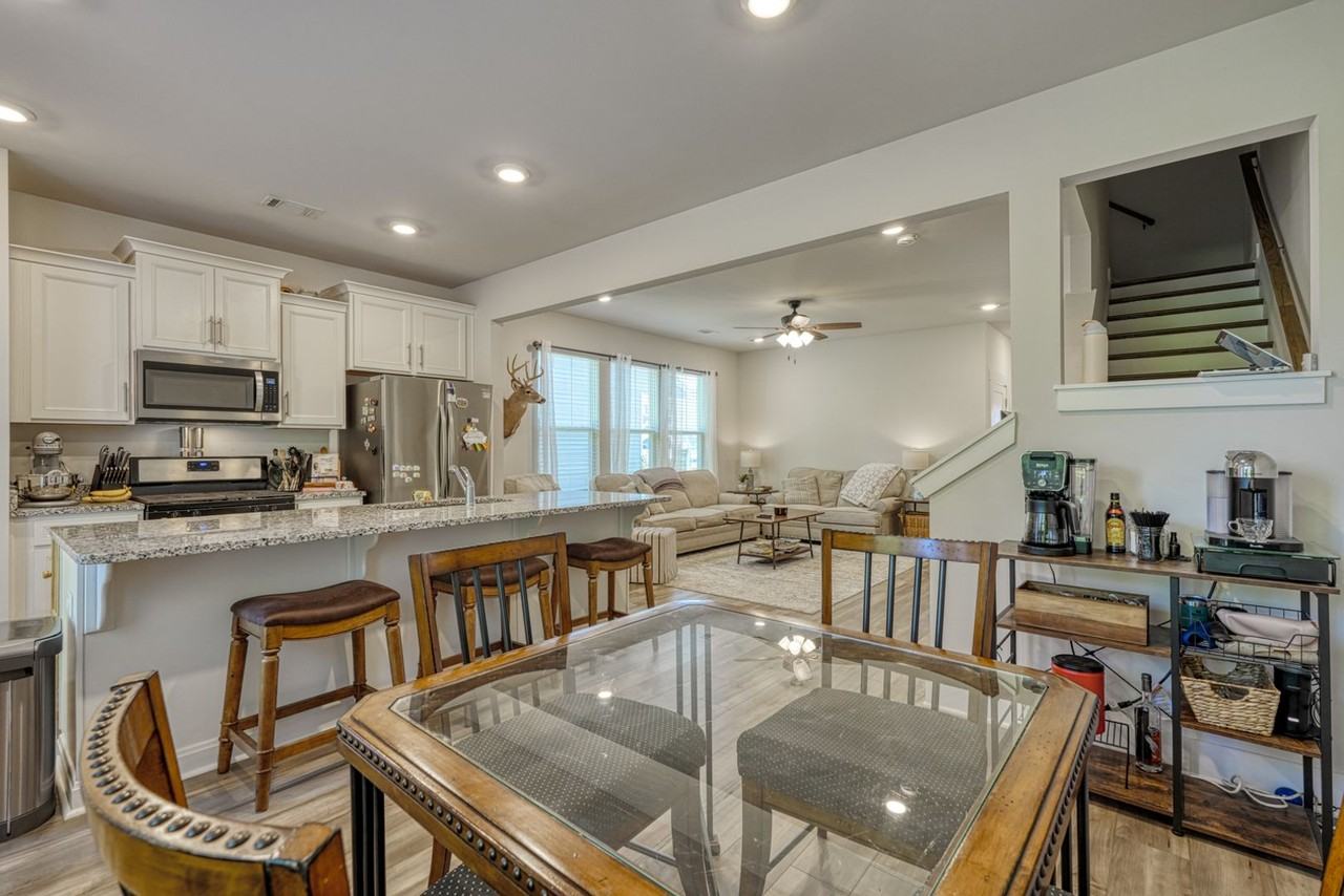 1376 Maplesmith Way - Photo 3 of 43