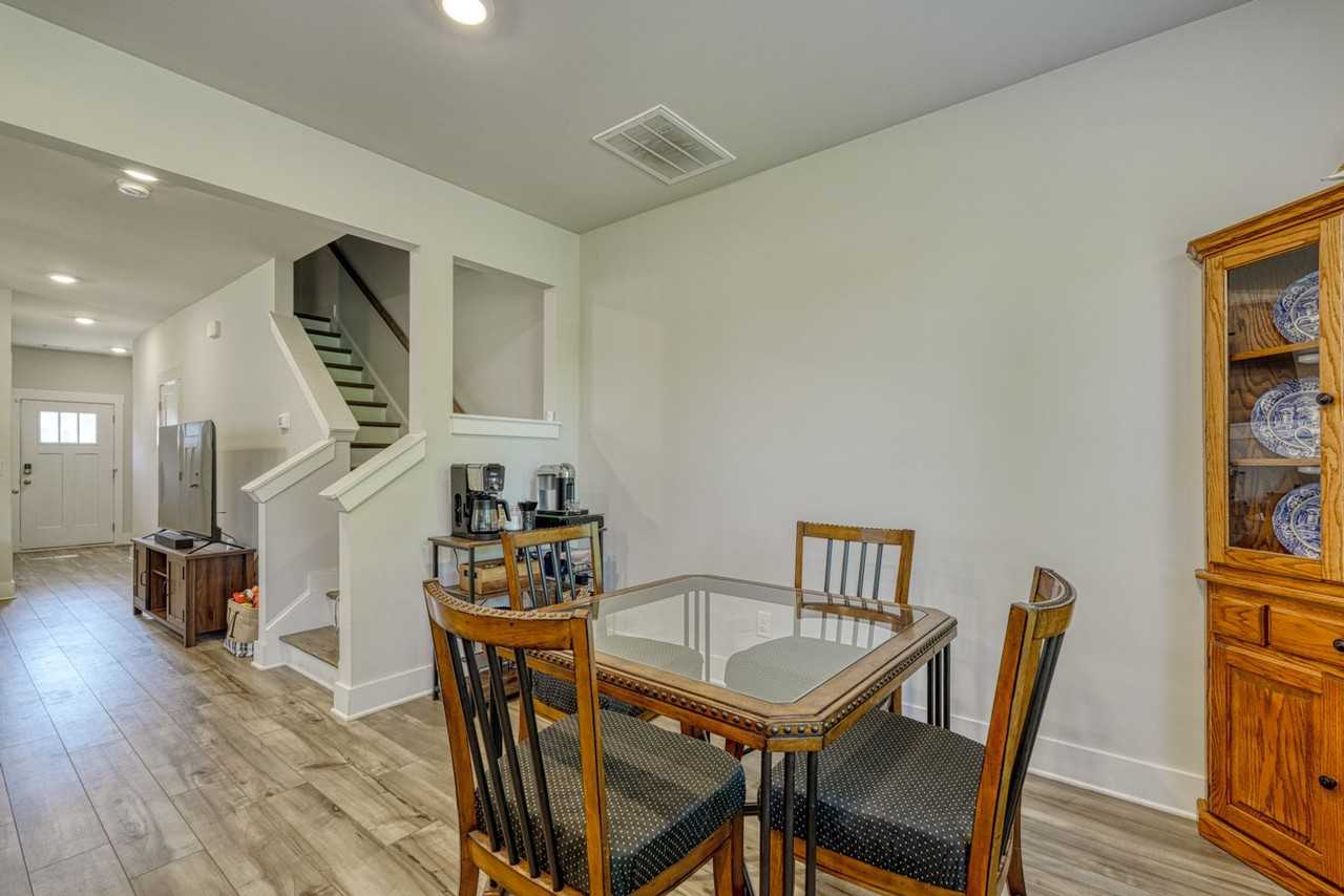 1376 Maplesmith Way - Photo 4 of 43