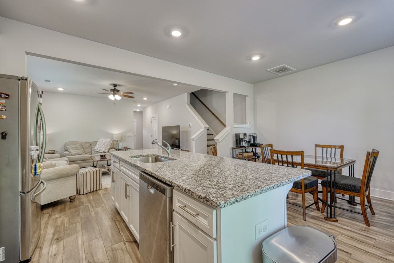 1376 Maplesmith Way - Photo 6 of 43