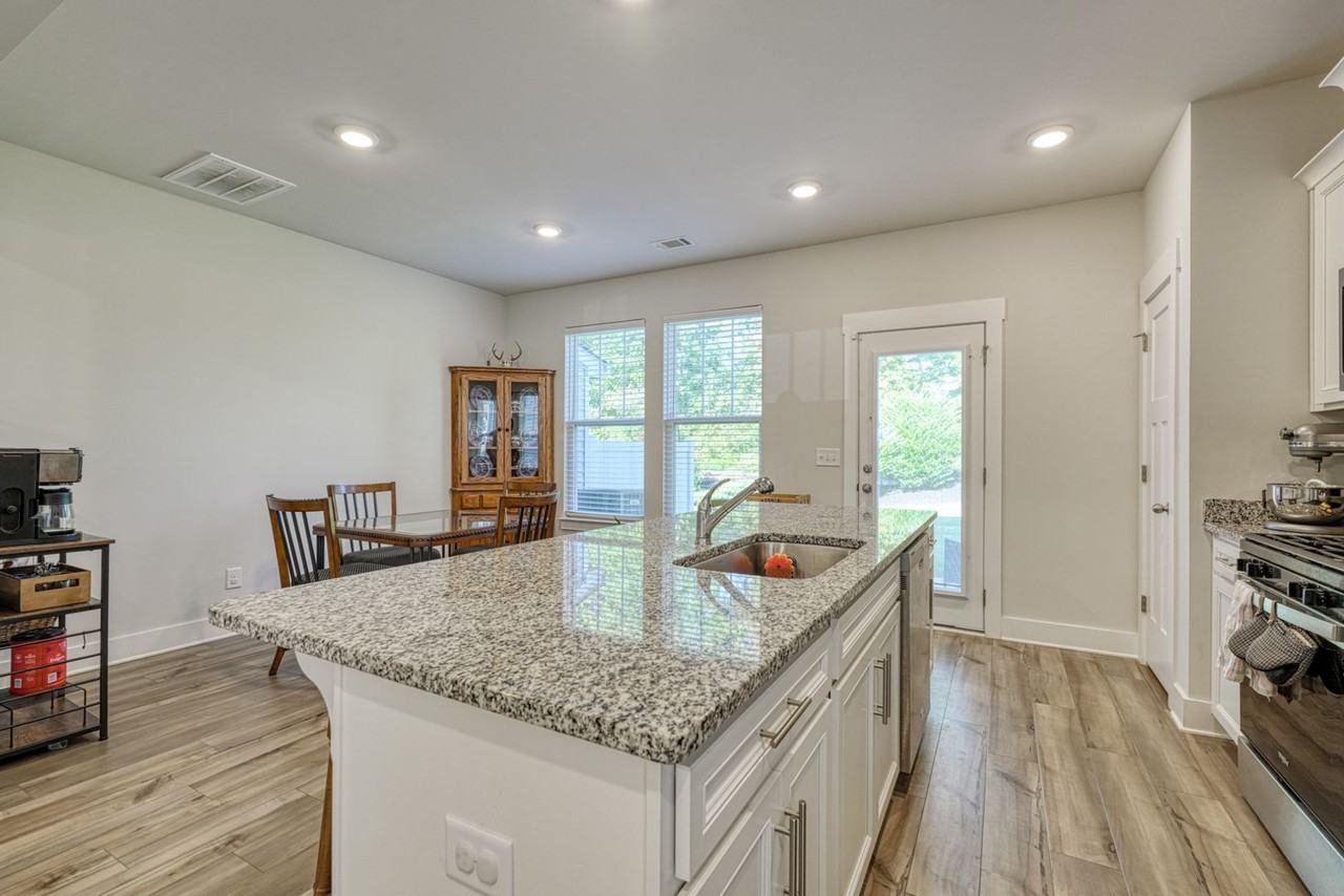 1376 Maplesmith Way - Photo 7 of 43