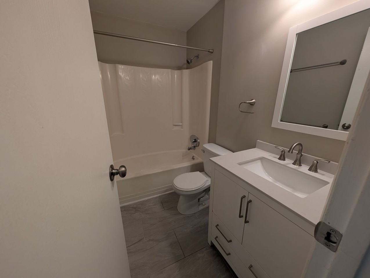 102 Lisa Dr - Photo 2 of 13