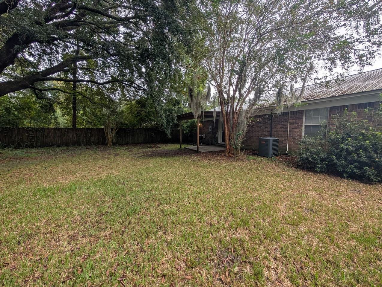 102 Lisa Dr - Photo 3 of 13