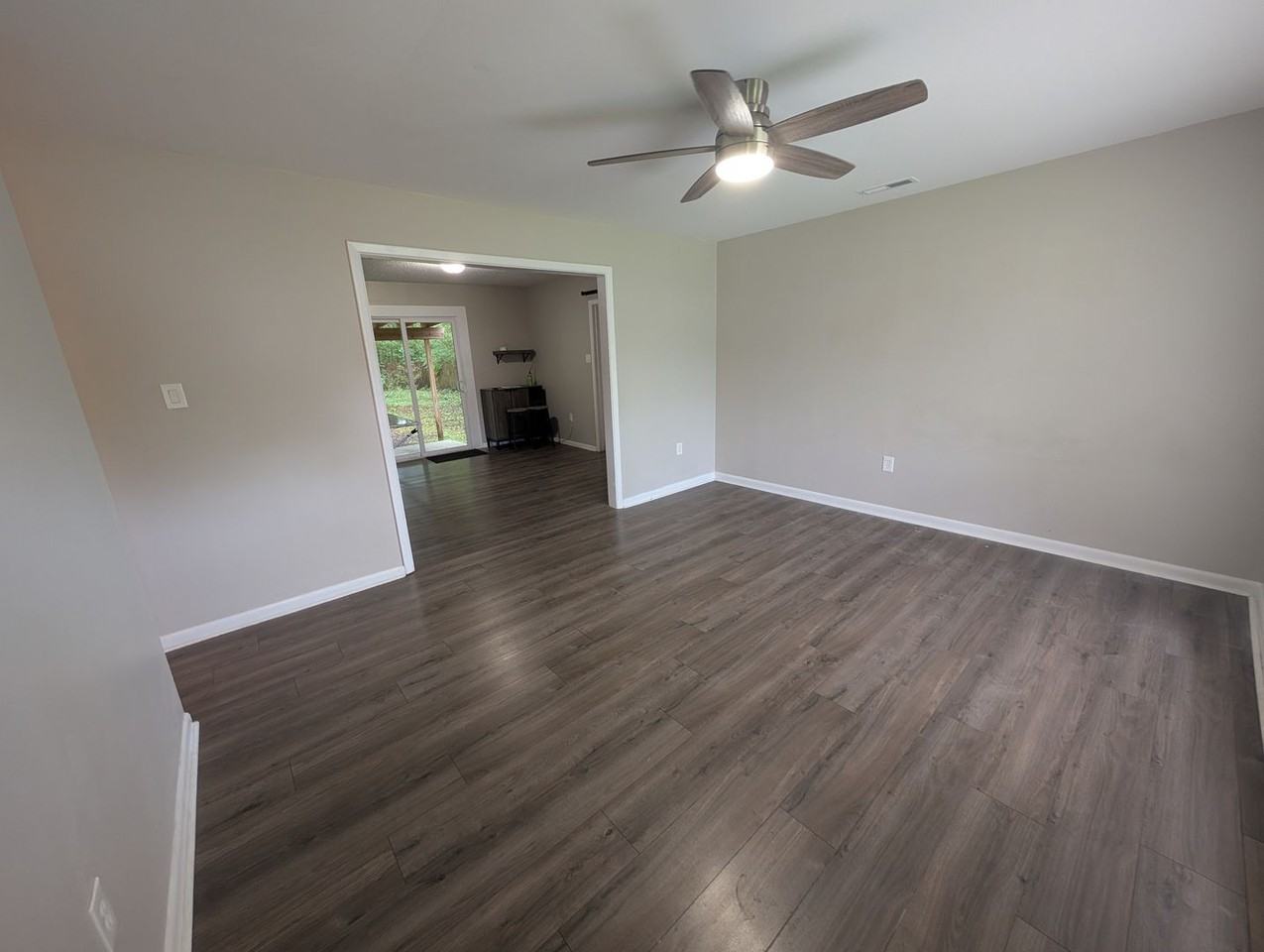 102 Lisa Dr - Photo 4 of 13