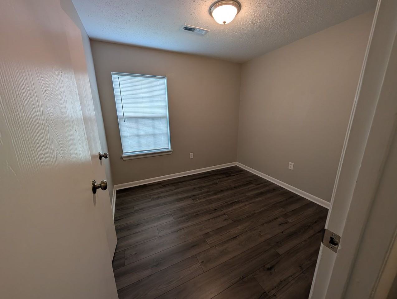 102 Lisa Dr - Photo 6 of 13