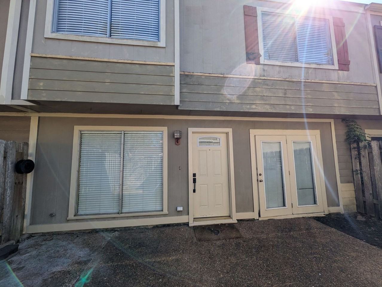 574 Georgetown St - Photo 2 of 8