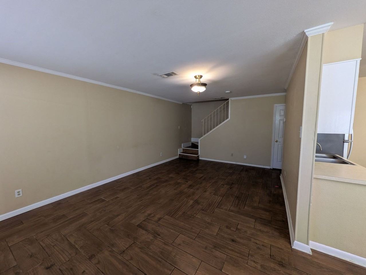 574 Georgetown St - Photo 3 of 8
