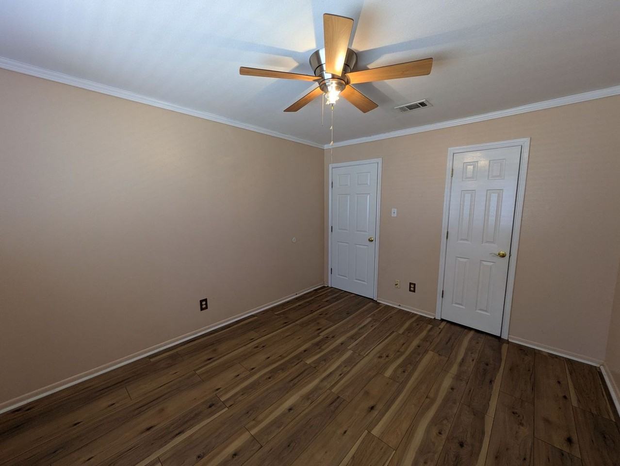 574 Georgetown St - Photo 5 of 8
