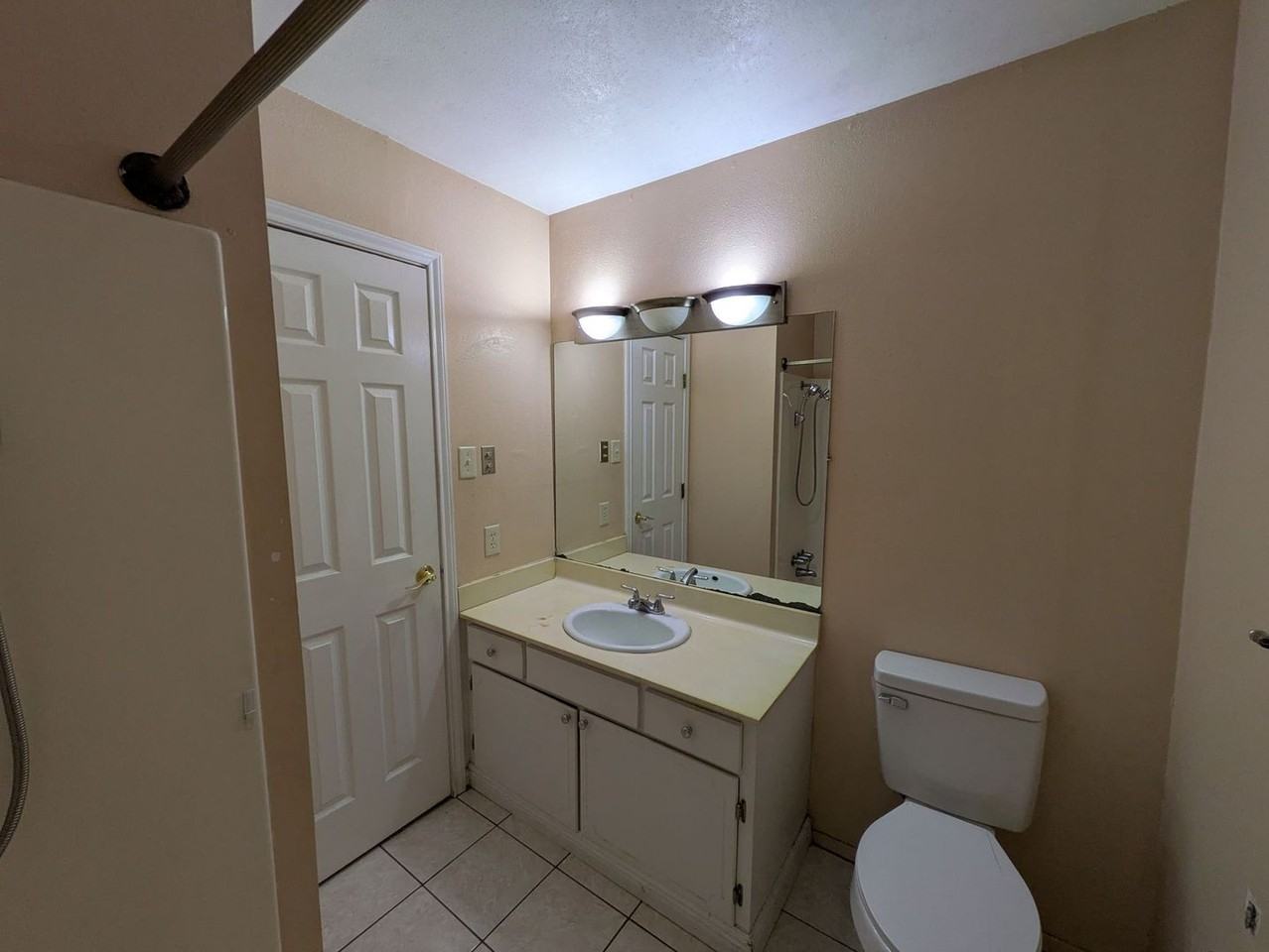 574 Georgetown St - Photo 6 of 8