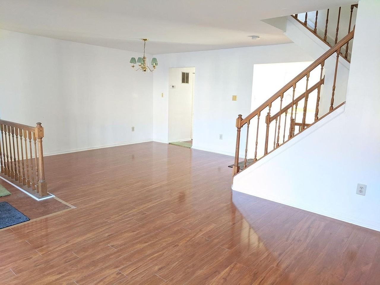 8 Lambeth Bridge Ct - Photo 3 of 23