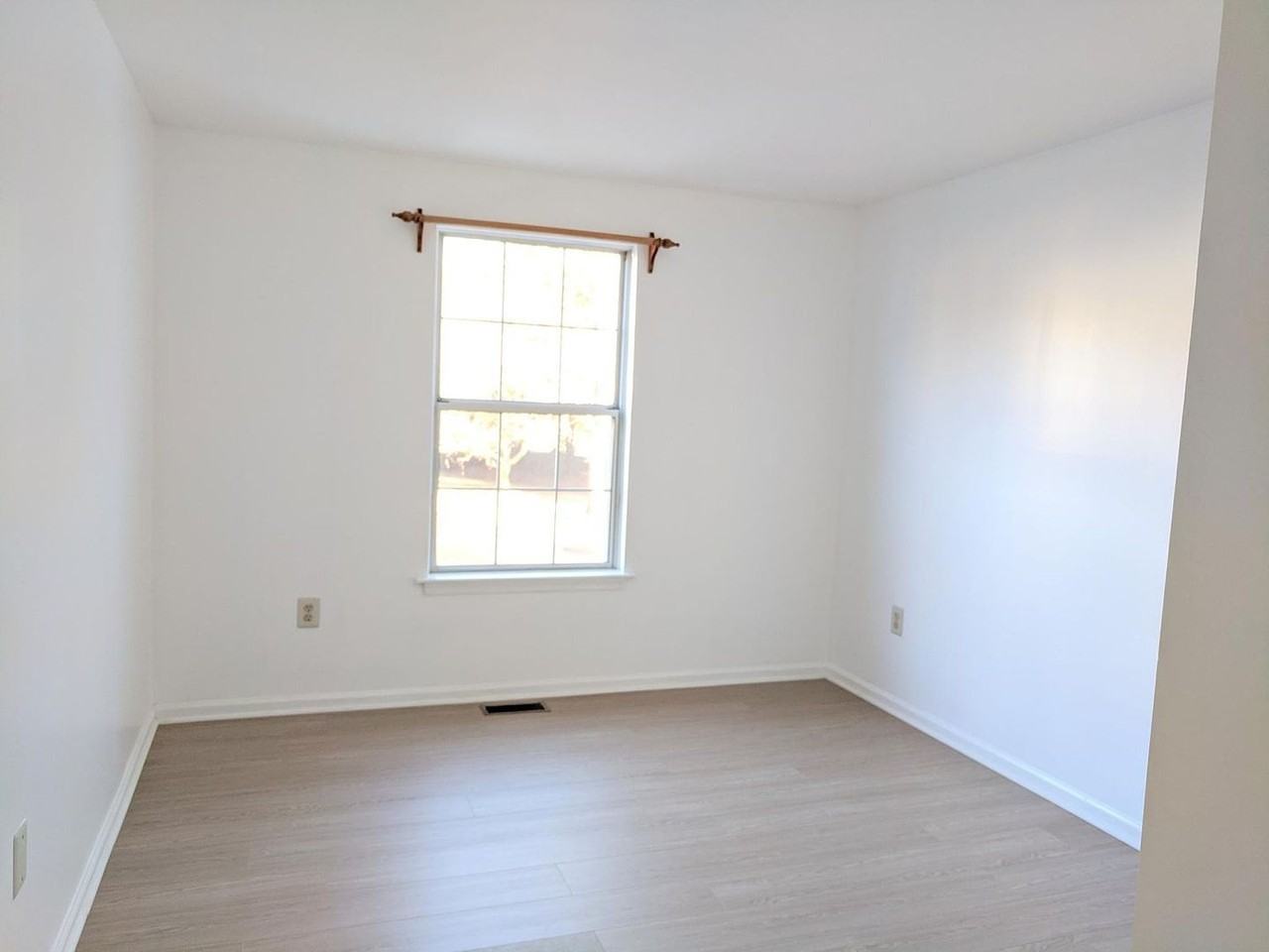 8 Lambeth Bridge Ct - Photo 4 of 23