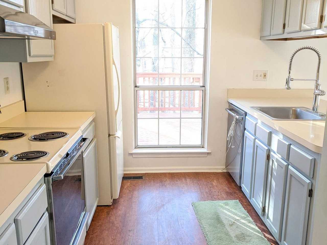 8 Lambeth Bridge Ct - Photo 6 of 23