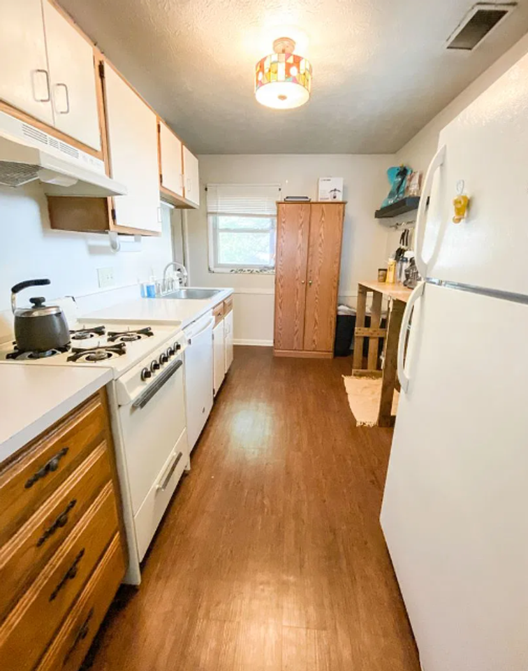 930 Rose St - Photo 2 of 6