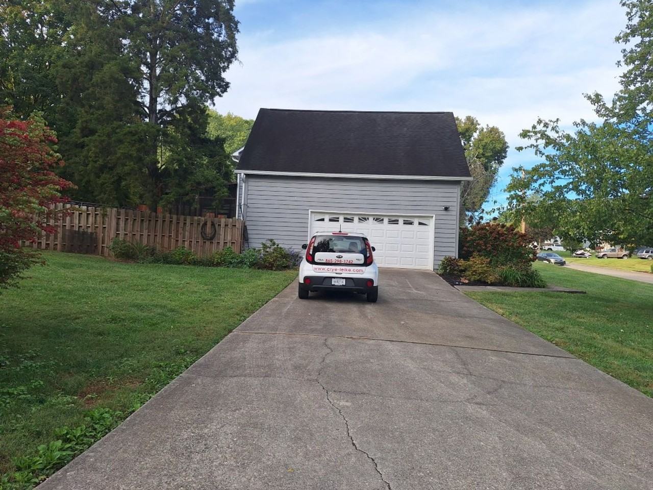 11401 Rock Springs Dr - Photo 2 of 50