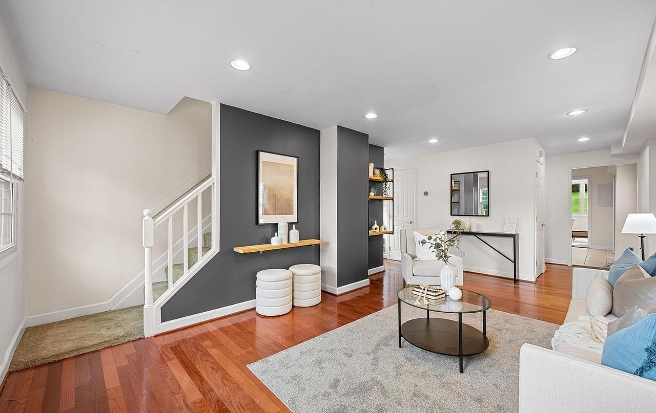 6045 Falls Rd - Photo 4 of 34