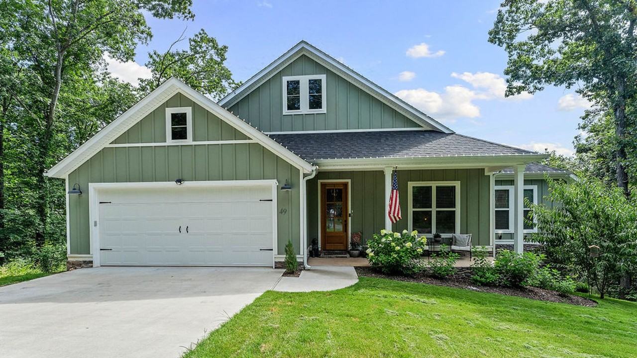 49 Argyll Dr - Photo 2 of 29