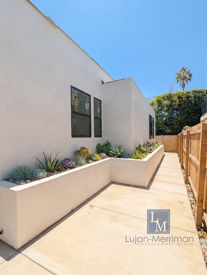 2716 East 1st Street #A - Photo 7 of 9