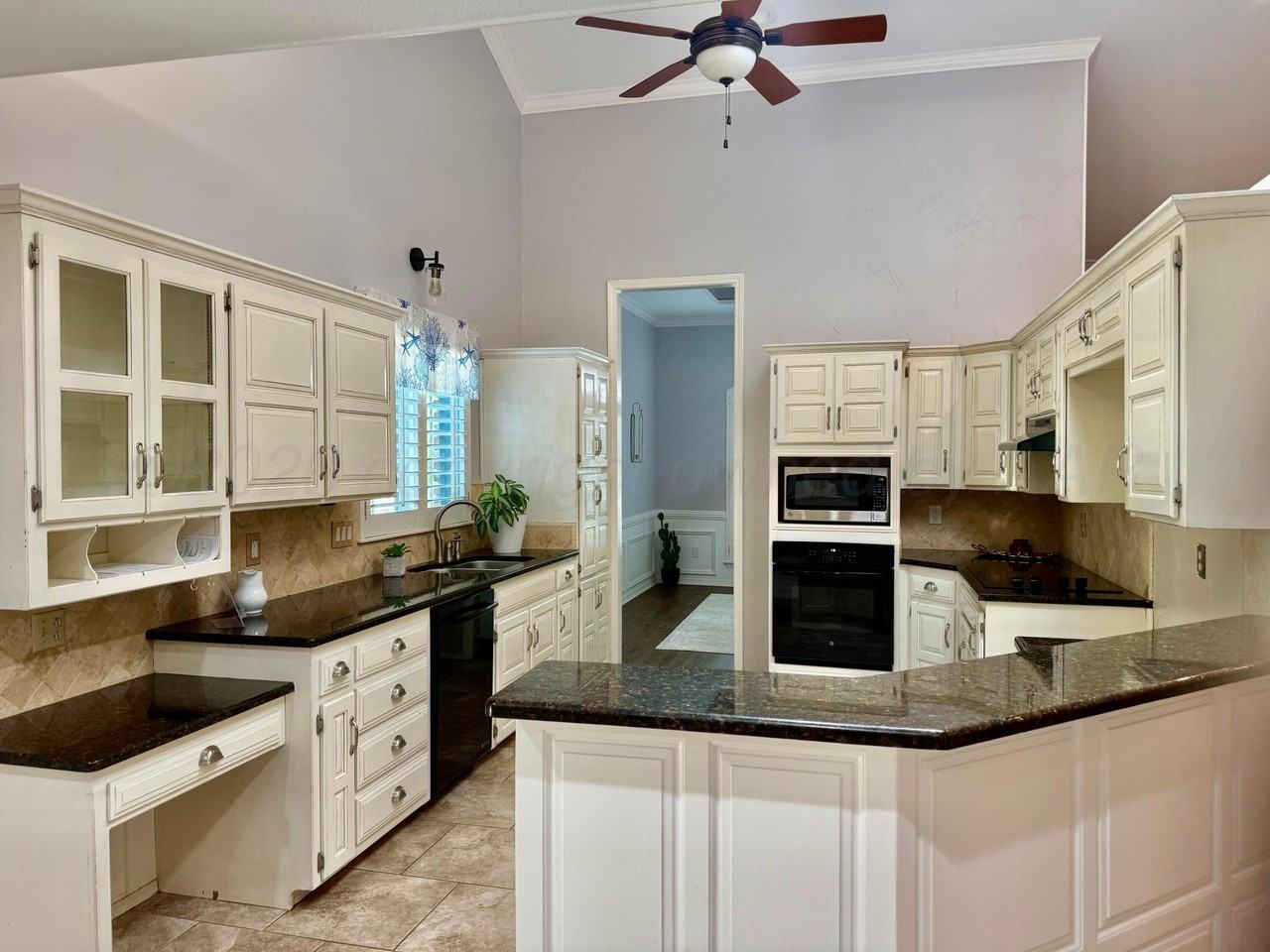7715 Stuyvesant Ave - Photo 4 of 25