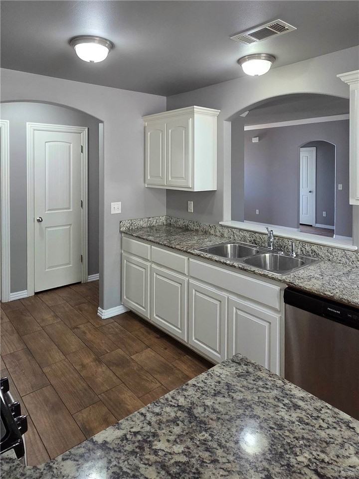 2203 W Margaret St - Photo 6 of 23