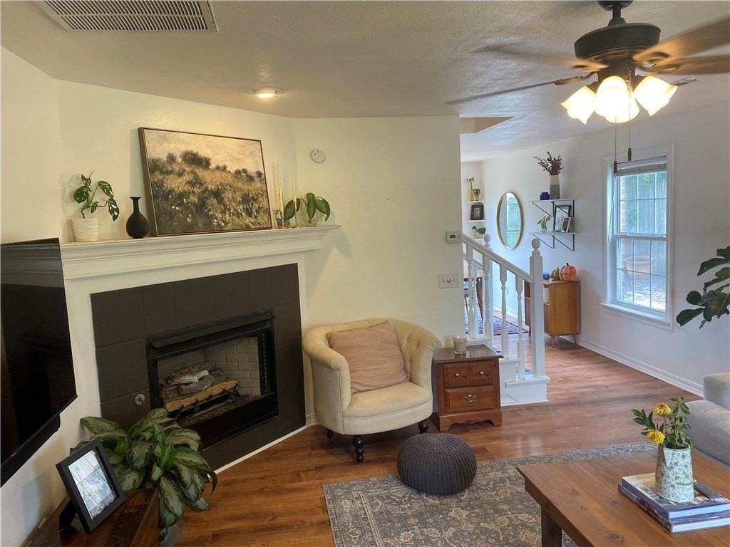 1043 S Regency Dr - Photo 2 of 6