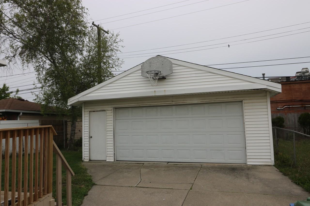 27182 Seyburn Ave #1 - Photo 2 of 8