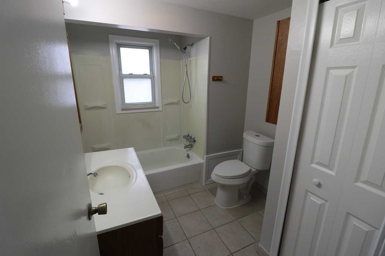27182 Seyburn Ave #1 - Photo 7 of 8