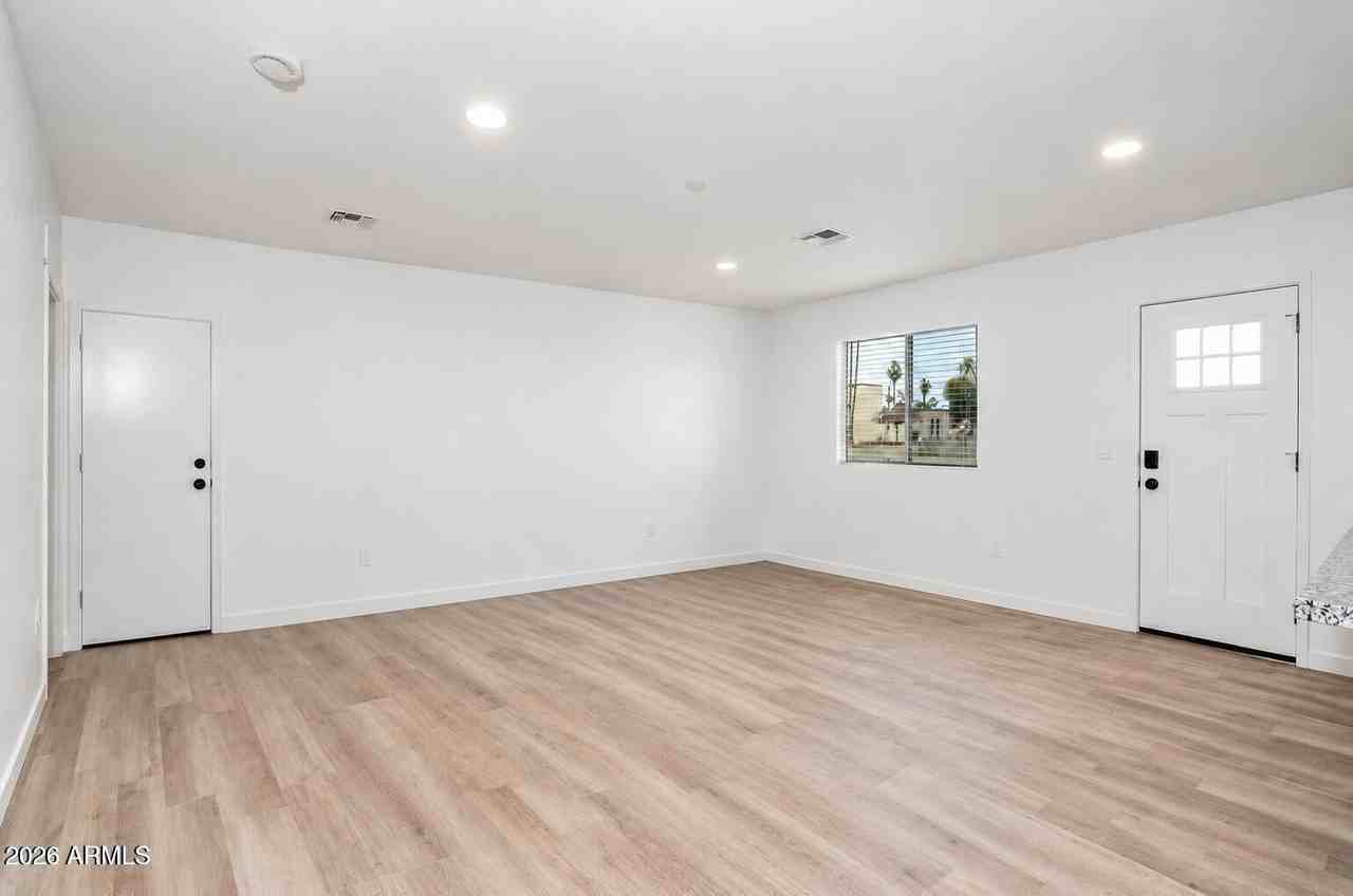 337 S 97th Pl #A - Photo 4 of 22