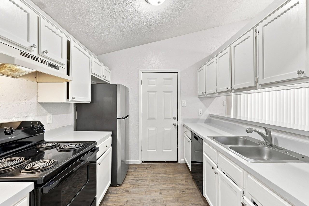10324 Whitingham Dr #1 - Photo 4 of 15