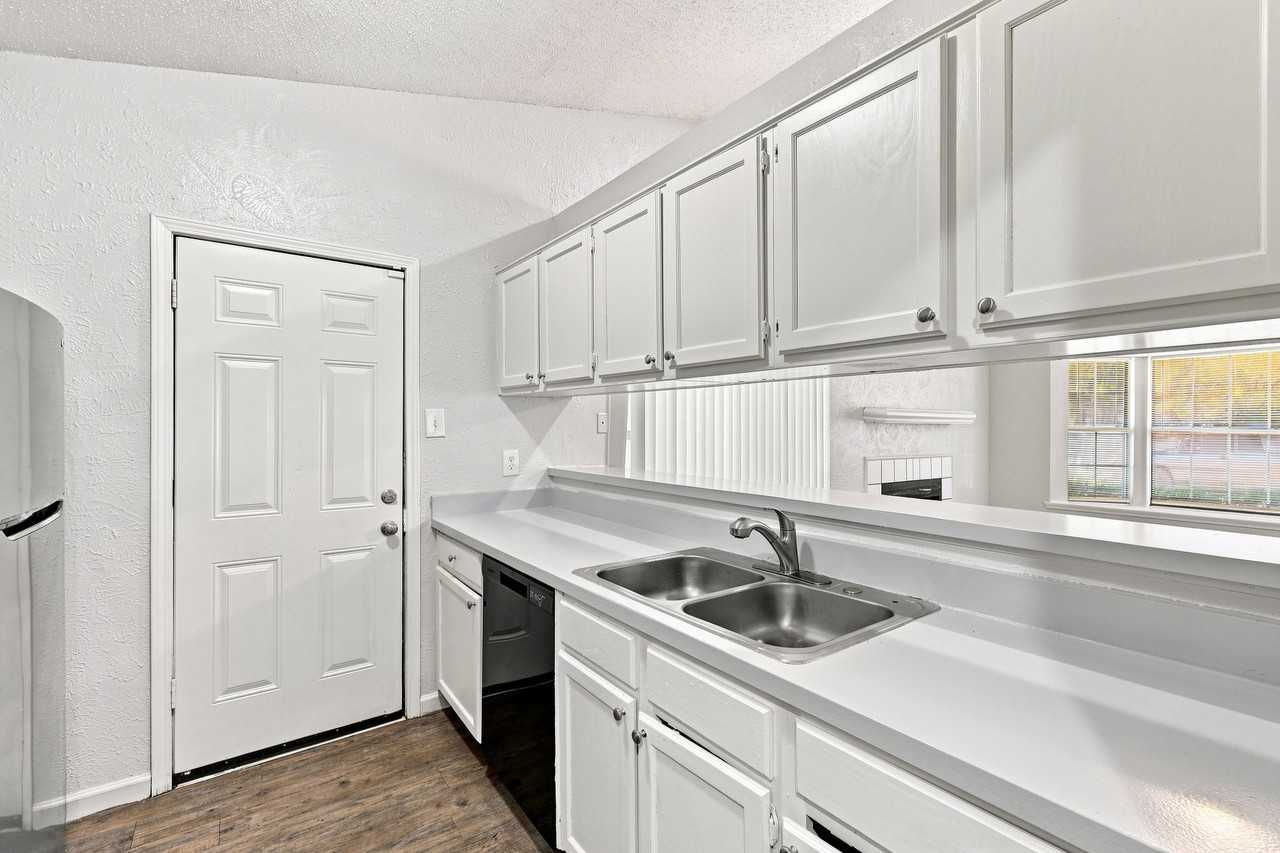 10324 Whitingham Dr #1 - Photo 6 of 15