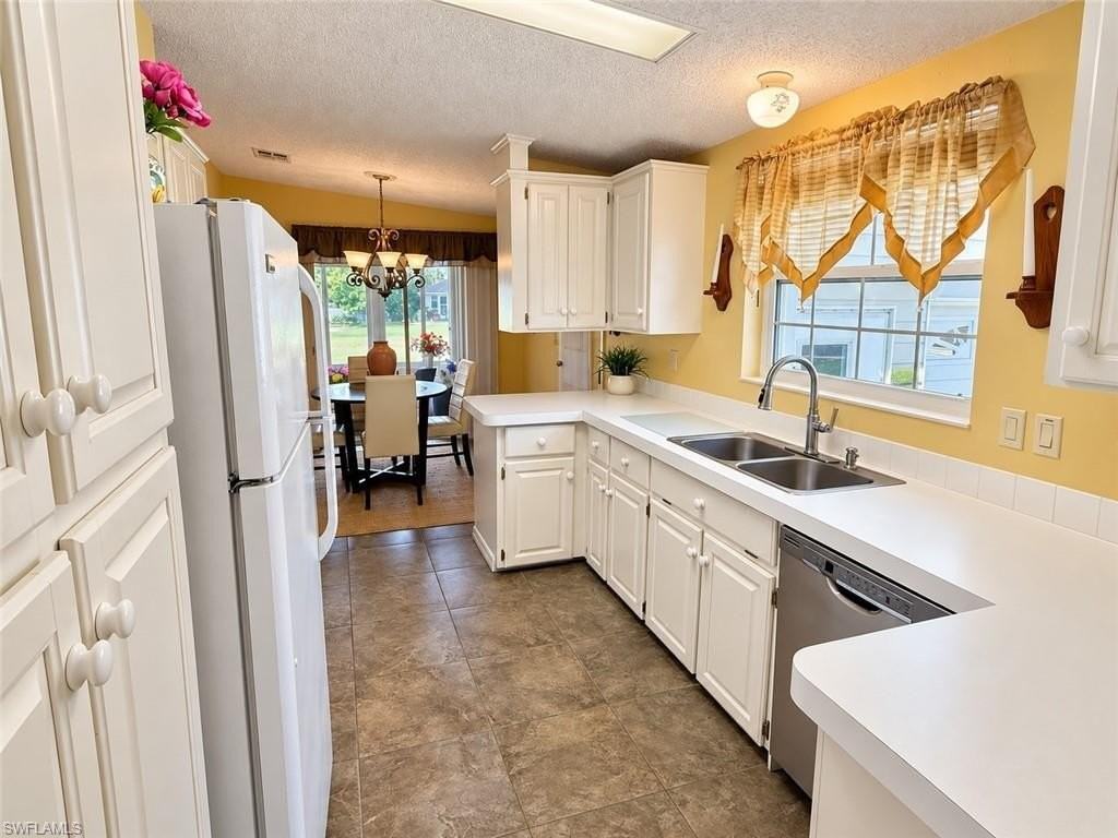 26239 Bonita Fairways Cir #50 - Photo 3 of 12