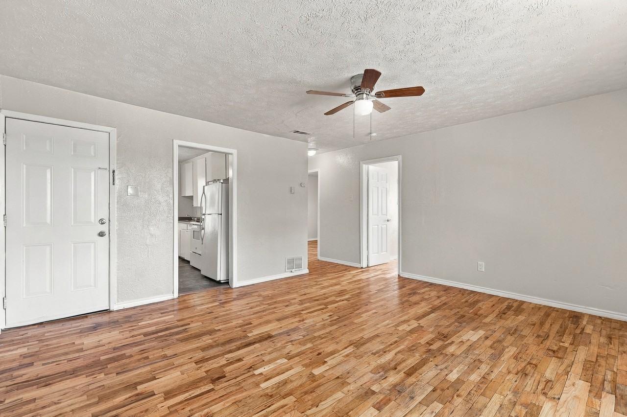1212 Riverview Dr #D - Photo 3 of 19