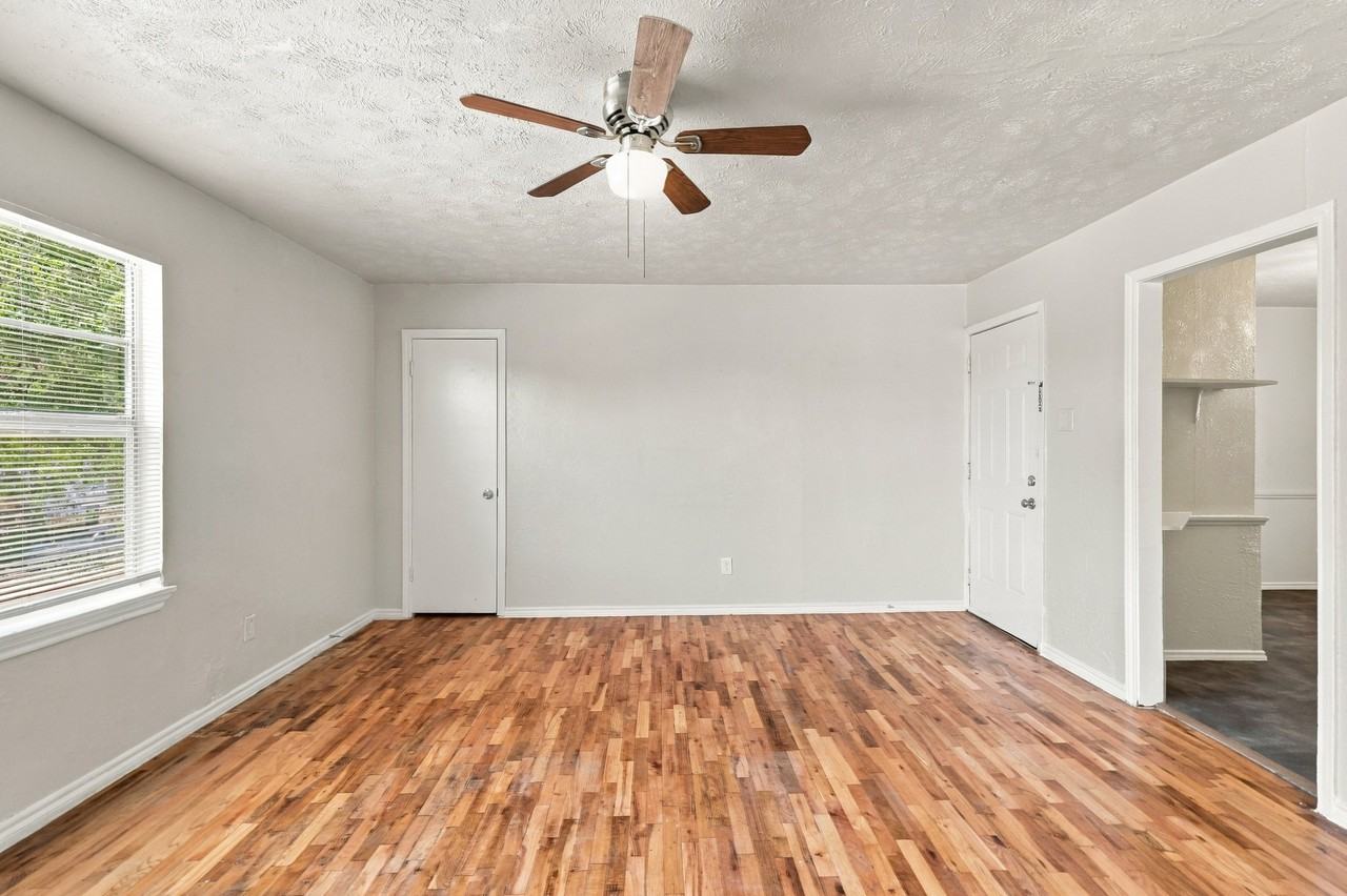 1212 Riverview Dr #D - Photo 4 of 19